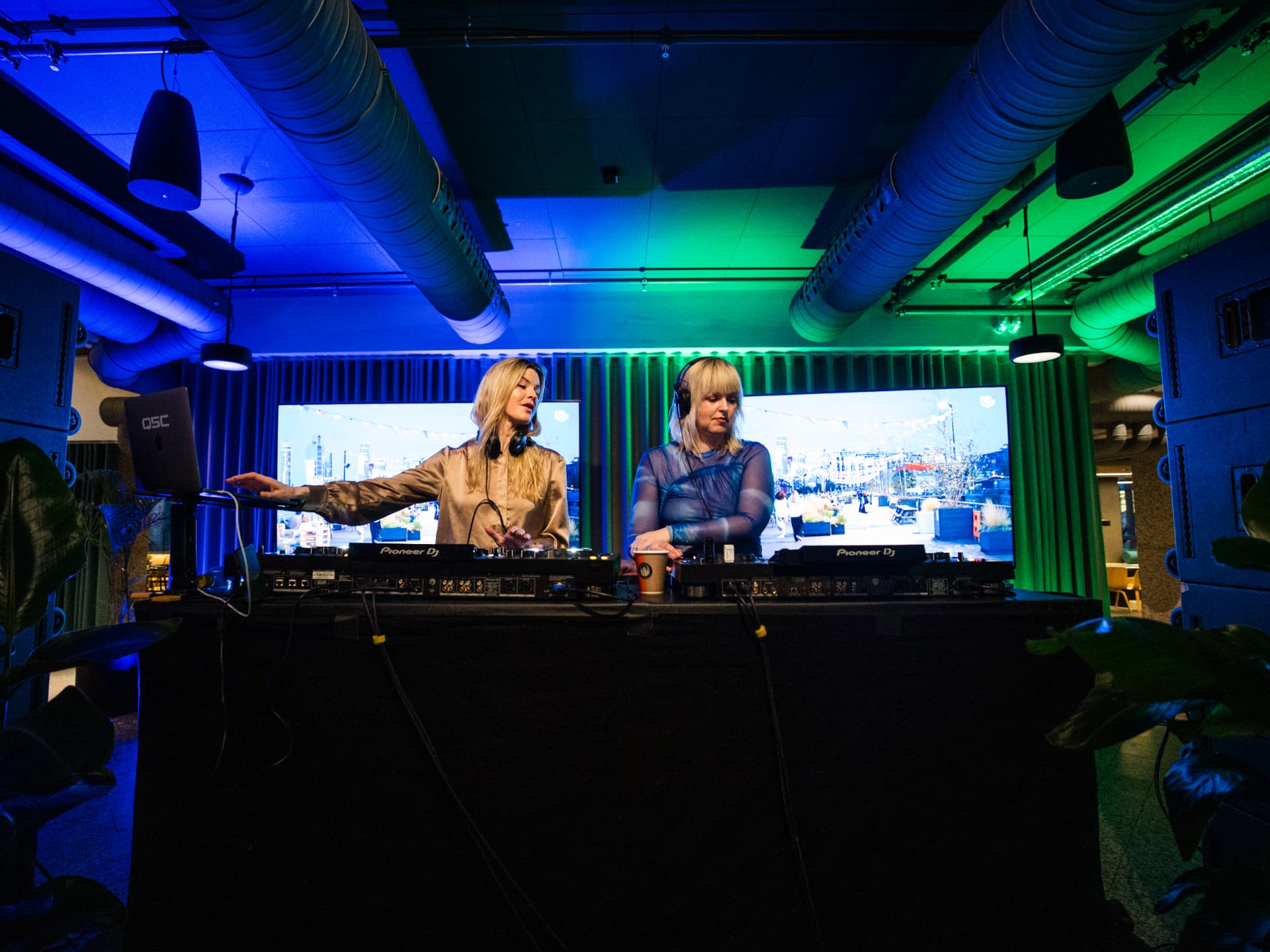DJ performance in The Hive at World Future Day